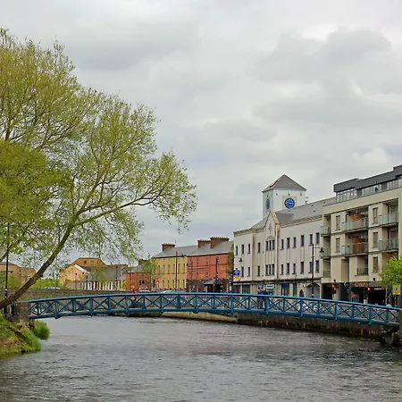 Riverside Отель