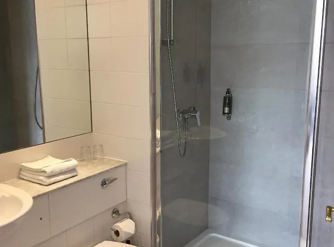 Riverside Отель 3*