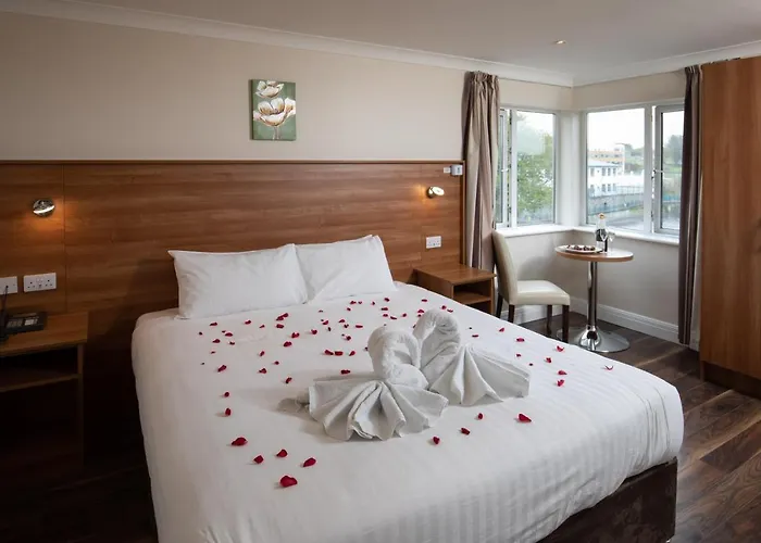 Riverside Отель 3*