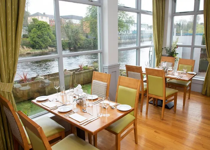 Riverside Отель 3*