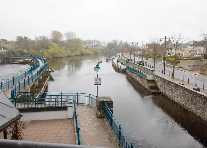 Riverside Отель 3*