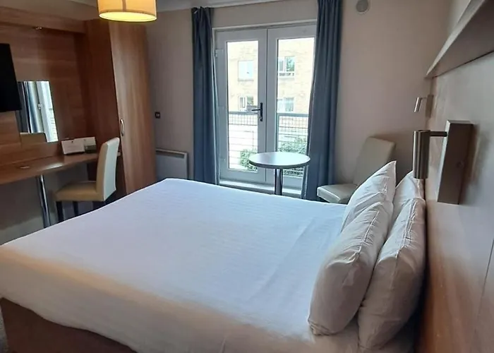 Riverside Отель 3*