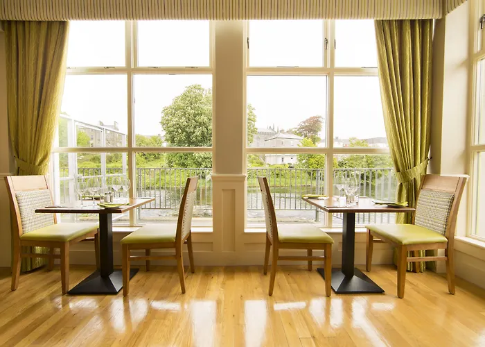 Riverside Отель 3*