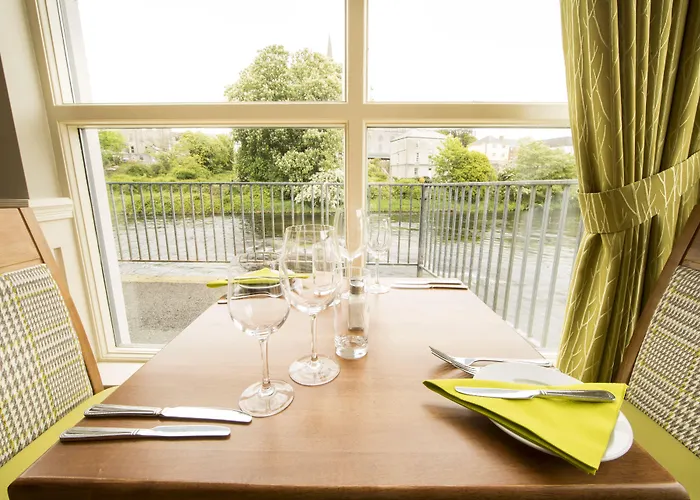 Riverside Отель