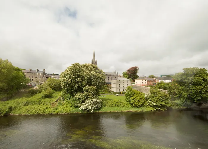 Отель Riverside